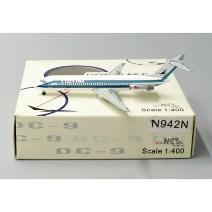Aero Classics Net Model 1:400 Republic DC-9 N942N - Miniature Marvels: Airplane Models & Painted Dice* Airplane Model
