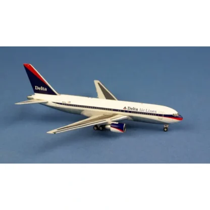 AeroClassics AC419583 1:400 Delta Airlines Boeing 767-200 N110DL - Miniature Marvels: Airplane Models & Painted Dice* Airplane Model