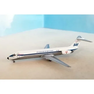 AeroClassics AC411148 1:400 SAS DC-9-30 SE-DBZ - Miniature Marvels: Airplane Models & Painted Dice* Airplane Model