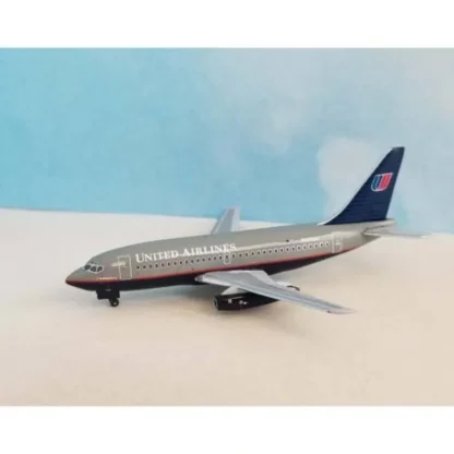 AeroClassics AC411357 1:400 United Airlines Boeing 737-200 N998UA - Miniature Marvels: Airplane Models & Painted Dice* Airplane Model