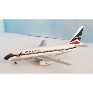 AeroClassics BBX41639 1:400 Delta Boeing 737-200 - Miniature Marvels: Airplane Models & Painted Dice* Airplane Model