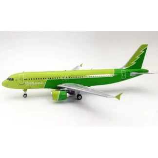 AviaBoss A2054 1:200 S7 Siberia Airlines Airbus A320-214 - Miniature Marvels: Airplane Models & Painted Dice* Airplane Model