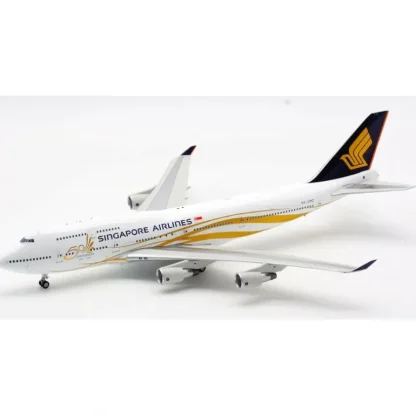 B Models B-744-SMZ 1:200 Singapore Airlines 747-400 - Miniature Marvels: Airplane Models & Painted Dice* Airplane Model