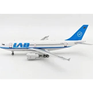 El Aviador EAV2232 1:200 Lloyd Aereo Boliviano LAB Airbus A310-304 CP-2232 - Miniature Marvels: Airplane Models & Painted Dice* Airplane Model