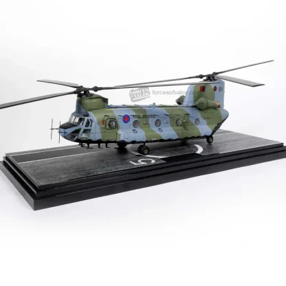 Forces of Valor FOV-821004C RAF Chinook HC1 - Miniature Marvels: Airplane Models & Painted Dice* Airplane Model
