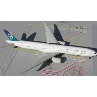 Gemini Jets G2ANZ258 1:200 Air New Zealand Boeing 777-300ER ZK-OKM - Miniature Marvels: Airplane Models & Painted Dice* Airplane Model