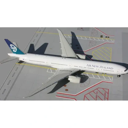 Gemini Jets G2ANZ258 1:200 Air New Zealand Boeing 777-300ER ZK-OKM - Miniature Marvels: Airplane Models & Painted Dice* Airplane Model