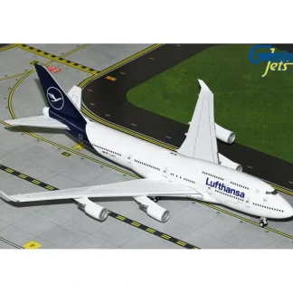 Gemini Jets G2DLH1241 1:200 Lufthansa Boeing 747-400 D-ABVY - Miniature Marvels: Airplane Models & Painted Dice* Airplane Model