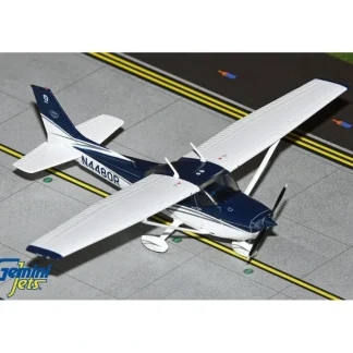 Gemini Jets GGCES016 1:72 Cessna 172M Skyhawk N4480R - Miniature Marvels: Airplane Models & Painted Dice* Airplane Model