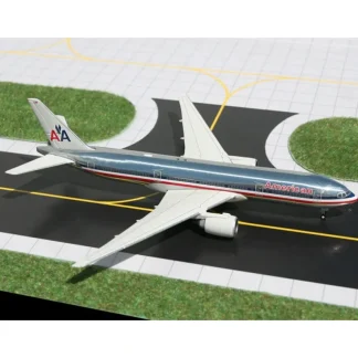 Gemini Jets GJAAL328 1:400 American Airlines Boeing 777-200ER - Miniature Marvels: Airplane Models & Painted Dice* Airplane Model