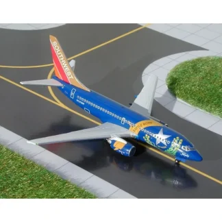 Gemini Jets GJSWA319 1:400 Southwest Boeing 737-700 N727SW - Miniature Marvels: Airplane Models & Painted Dice* Airplane Model