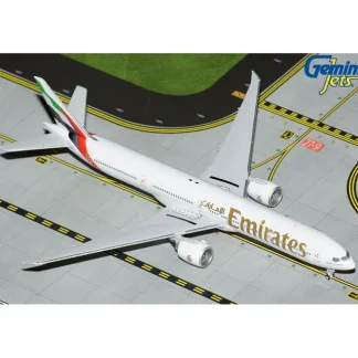 Gemini Jets GJUAE2219 1:400 Emirates Boeing 777-300ER - Miniature Marvels: Airplane Models & Painted Dice* Airplane Model