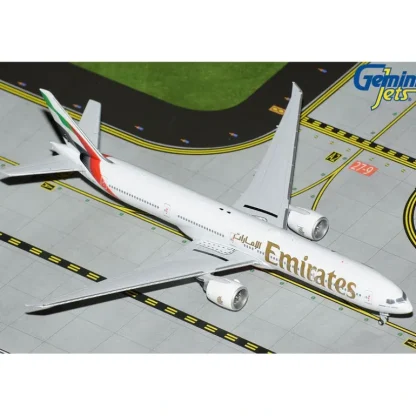 Gemini Jets GJUAE2219 1:400 Emirates Boeing 777-300ER - Miniature Marvels: Airplane Models & Painted Dice* Airplane Model
