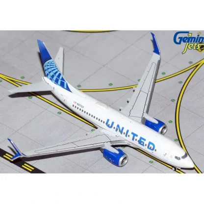 Gemini Jets GJUAL2024 1:400 United Boeing 737-700 - Miniature Marvels: Airplane Models & Painted Dice* Airplane Model