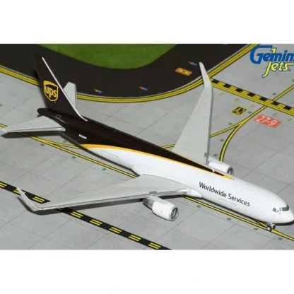 Gemini Jets GJUPS2243 1:400 UPS Boeing 767-300ERF N323UP - Miniature Marvels: Airplane Models & Painted Dice* Airplane Model
