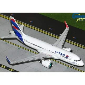 Gemini Jets G2LAN1313 1:200 LATAM Airlines A320neo CC-BHG - Miniature Marvels: Airplane Models & Painted Dice* Airplane Model