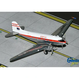 Gemini Jets G2QFA553 1:200 Qantas Airways DC-3 VH-EBU - Miniature Marvels: Airplane Models & Painted Dice* Airplane Model