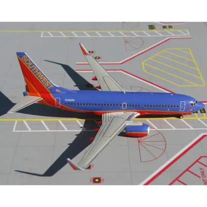 Gemini Jets G2SWA005 1:200 Southwest Boeing 737-700 - Miniature Marvels: Airplane Models & Painted Dice* Airplane Model