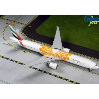 Gemini Jets G2UAE800 1:200 Emirates B777-300ER A6-EPO - Miniature Marvels: Airplane Models & Painted Dice* Airplane Model