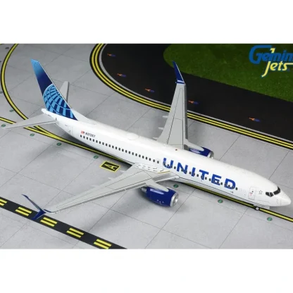Gemini Jets G2UAL763 1:200 United Boeing 737-800 N37267 - Miniature Marvels: Airplane Models & Painted Dice* Airplane Model
