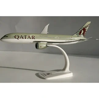Herpa 1:200 Qatar Airways Boeing 787-8 Plastic - Miniature Marvels: Airplane Models & Painted Dice* Airplane Model