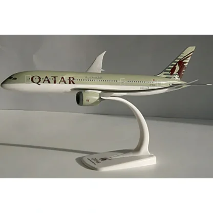 Herpa 1:200 Qatar Airways Boeing 787-8 Plastic - Miniature Marvels: Airplane Models & Painted Dice* Airplane Model