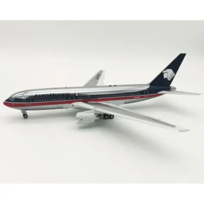 InFlight IF762AM0621P 1:200 Aeromexico Boeing 767-200 - Miniature Marvels: Airplane Models & Painted Dice* Airplane Model