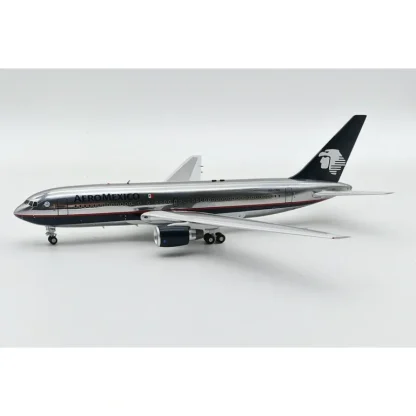 InFlight200 IF762AM0124P AeroMexico Boeing 767-283/ER XA-TNS - Miniature Marvels: Airplane Models & Painted Dice* Airplane Model