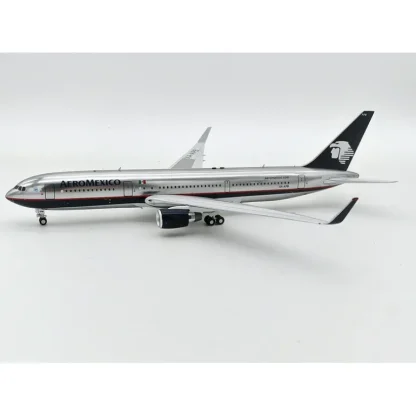 InFlight200 IF763AM1123P AeroMexico Boeing 767-3Q8/ER XA-APB - Miniature Marvels: Airplane Models & Painted Dice* Airplane Model