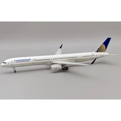 Inflight IF753CO1023 1:200 Continental Airlines Boeing 757-324 N57857 - Miniature Marvels: Airplane Models & Painted Dice* Airplane Model