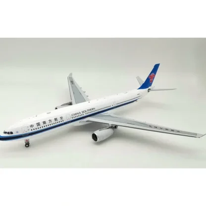 *InFlight200 IF333CZ0518 China Southern A330-300 B-8361 - Miniature Marvels: Airplane Models & Painted Dice* Airplane Model