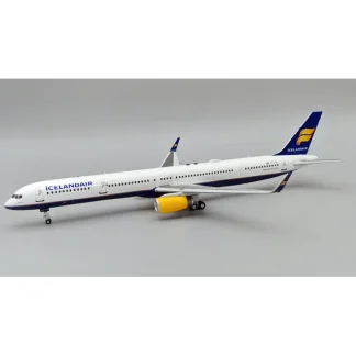 Inflight IF753FI0224 1:200 Icelandair Boeing 757-308 TF-FIX - Miniature Marvels: Airplane Models & Painted Dice* Airplane Model