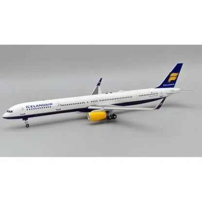 Inflight IF753FI0224 1:200 Icelandair Boeing 757-308 TF-FIX - Miniature Marvels: Airplane Models & Painted Dice* Airplane Model