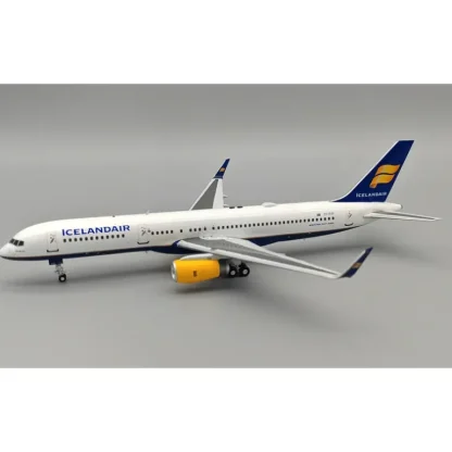 InFlight200 IF752FI123 Icelandair Boeing 757-200 TF-FIP - Miniature Marvels: Airplane Models & Painted Dice* Airplane Model