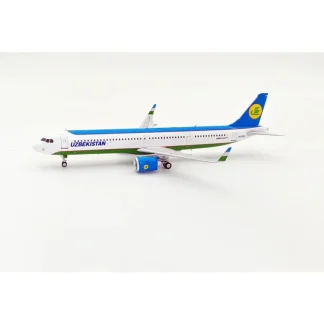 Inflight IF321HY0923 1:200 Uzbekistan Airways Airbus A321-253NX - Miniature Marvels: Airplane Models & Painted Dice* Airplane Model