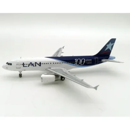 InFlight IF320LA0522 1:200 LAN Airbus A320-233 - Miniature Marvels: Airplane Models & Painted Dice* Airplane Model