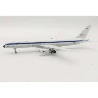 Inflight IF757NASA 1:200 NASA Boeing 757-200 - Miniature Marvels: Airplane Models & Painted Dice* Airplane Model