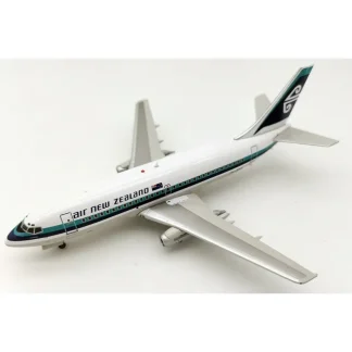 InFlight IF732NZ0720 1:200 Air New Zealand Boeing 737-200 - Miniature Marvels: Airplane Models & Painted Dice* Airplane Model