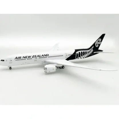 *InFlight IF789NZ1120 1:200 Air New Zealand Boeing 787-9 - Miniature Marvels: Airplane Models & Painted Dice* Airplane Model