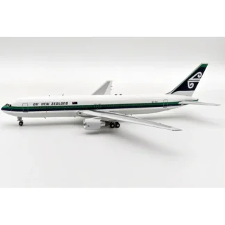 Inflight IF763NZ0423 1:200 Air New Zealand Boeing 767-300 ZK-NCH - Miniature Marvels: Airplane Models & Painted Dice* Airplane Model