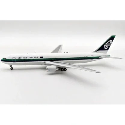 Inflight IF763NZ0423 1:200 Air New Zealand Boeing 767-300 ZK-NCH - Miniature Marvels: Airplane Models & Painted Dice* Airplane Model