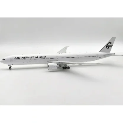 Inflight IF773NZ0224 1:200 Air New Zealand Boeing 777-367/ER ZK-OKU - Miniature Marvels: Airplane Models & Painted Dice* Airplane Model
