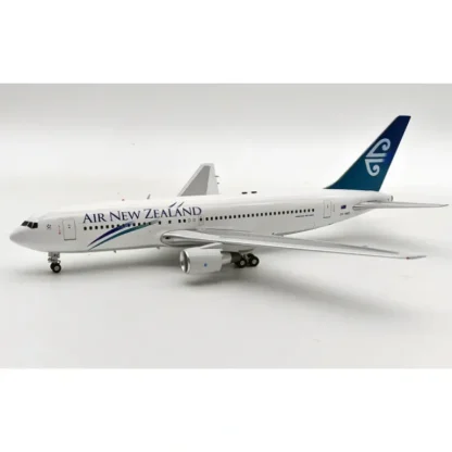InFlight200 IF762NZ1023 Air New Zealand Boeing 767-219/ER ZK-NBC - Miniature Marvels: Airplane Models & Painted Dice* Airplane Model