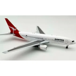 *InFlight IF762QF1120 1:200 Qantas 767-200 VH-EAN - Miniature Marvels: Airplane Models & Painted Dice* Airplane Model