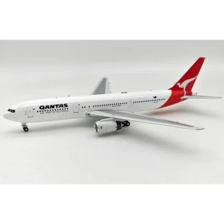 Inflight IF763QF1223 1:200 Qantas Boeing 767-336/ER VH-ZXA - Miniature Marvels: Airplane Models & Painted Dice* Airplane Model