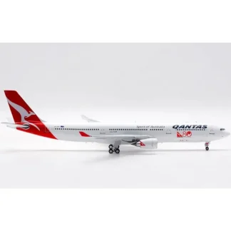 InFlight IF333QF0522 1:200 Quantas Airbus A330-300 - Miniature Marvels: Airplane Models & Painted Dice* Airplane Model