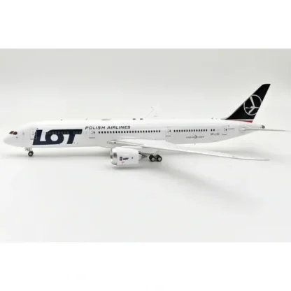 Inflight IF789SP0423 1:200 LOT Boeing 787-9 - Miniature Marvels: Airplane Models & Painted Dice* Airplane Model
