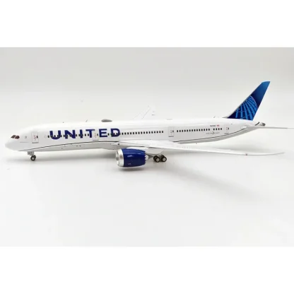 *Inflight IF789UA1123 1:200 United Airlines Boeing 787-9 N29981 - Miniature Marvels: Airplane Models & Painted Dice* Airplane Model