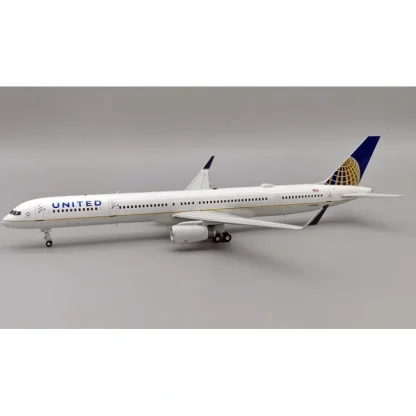 InFlight200 IF753UA1123 United Airlines Boeing 757-33N N78866 - Miniature Marvels: Airplane Models & Painted Dice* Airplane Model
