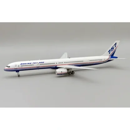 Inflight IF753757X 1:200 BOEING HOUSE 757-300 N757X - Miniature Marvels: Airplane Models & Painted Dice* Airplane Model